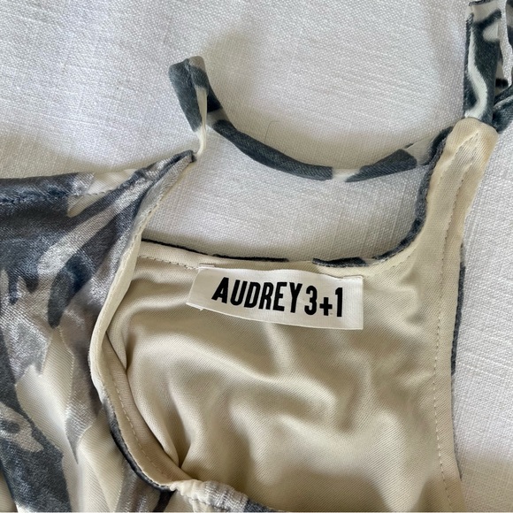 Velvet Floral Dress - Picture 4 of 7